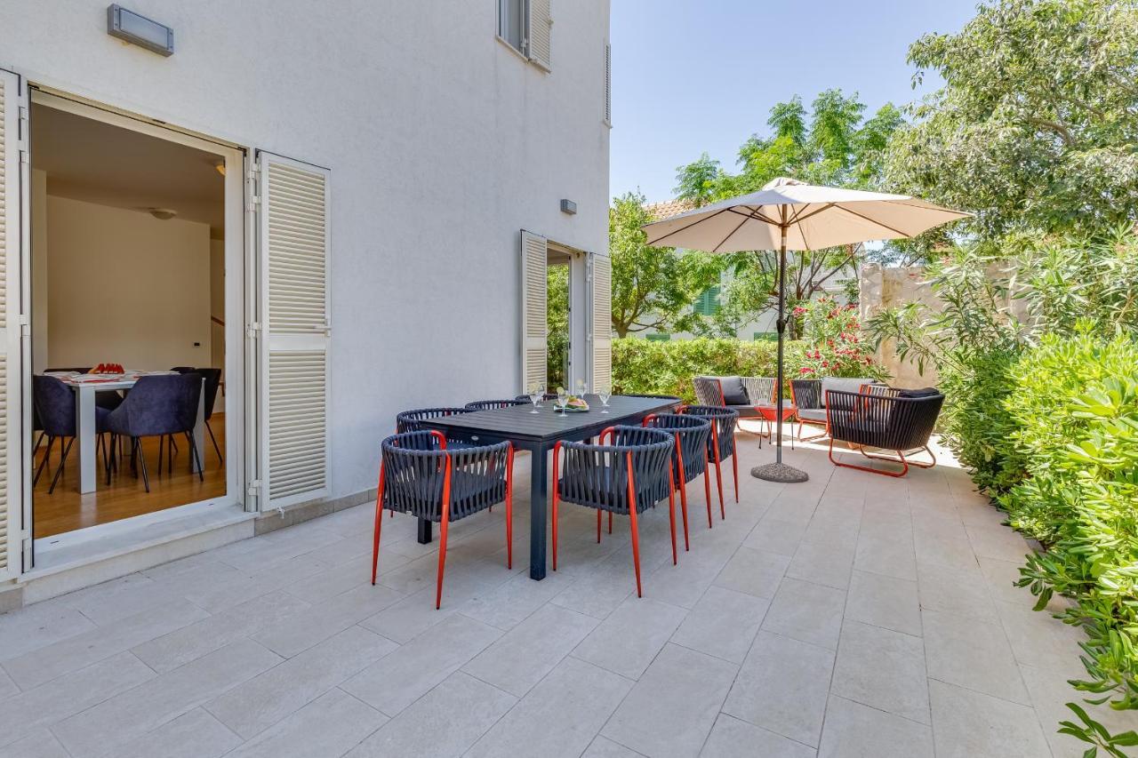 Luxury Two-Floor Apartment In Petrcane With Garden And Pool Экстерьер фото